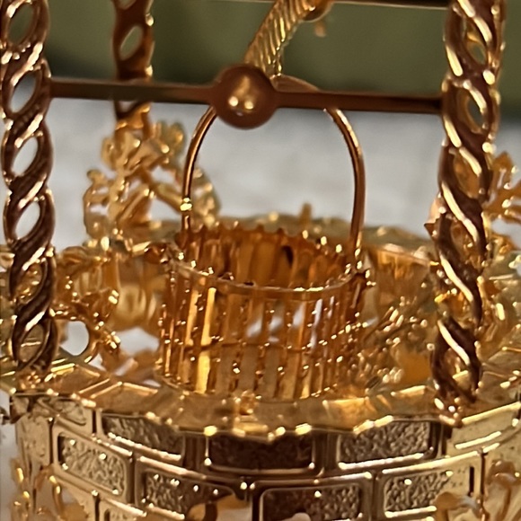 Danbury Mint Golden Wishing Well Ornament - Picture 6 of 8